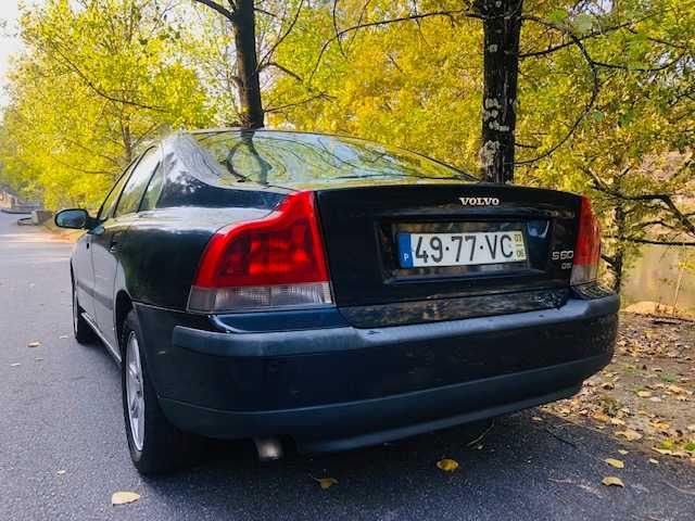 viatura de elevada qualidade, muito seguro e prazer de condução.