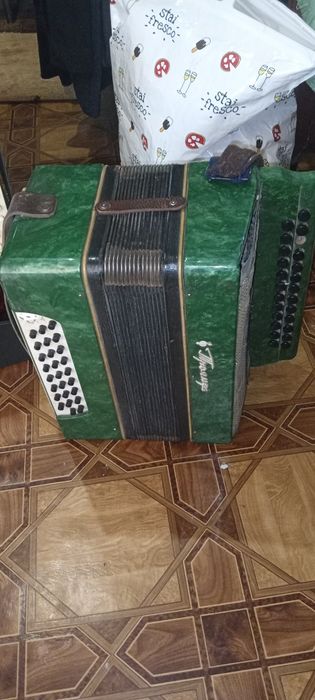 Продам баян Білорусь і гармошку Троянда