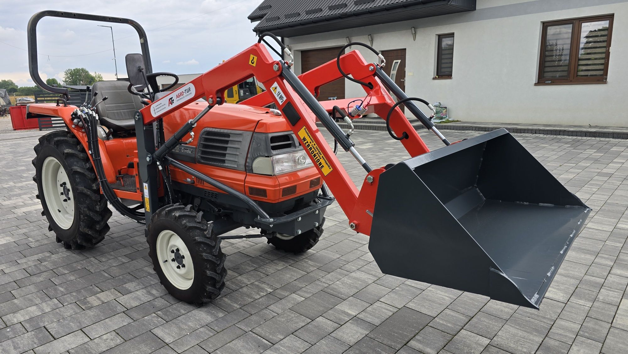 Japoński Traktorek Kubota 22KM 4x4 z Turem + Łycha