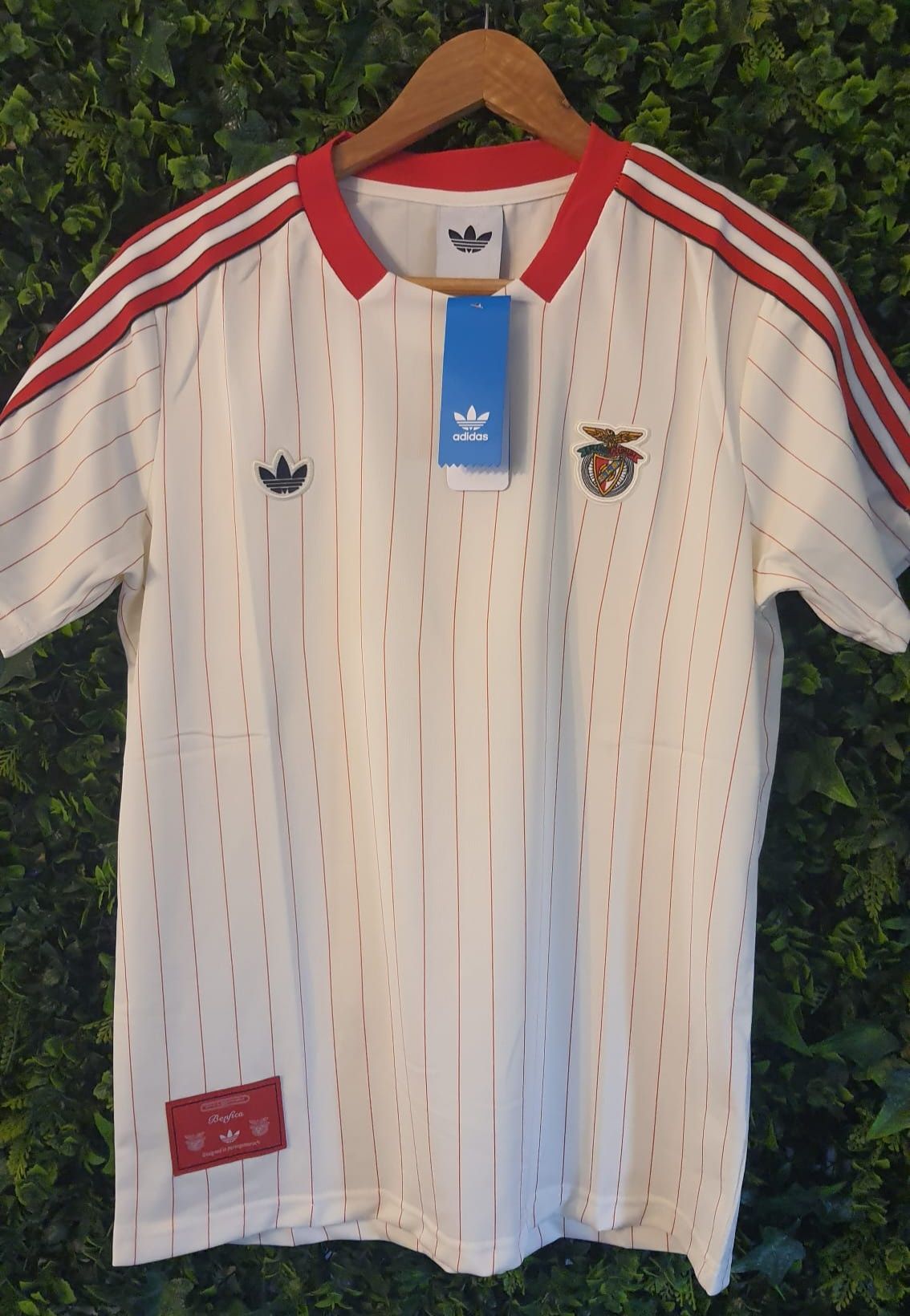 T-shirt Benfica 

Vários tamanhos

Novo e para entrega imediat