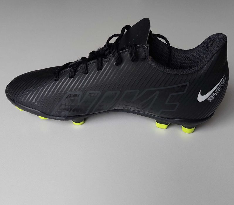 Chuteiras Nike, tamanho 33