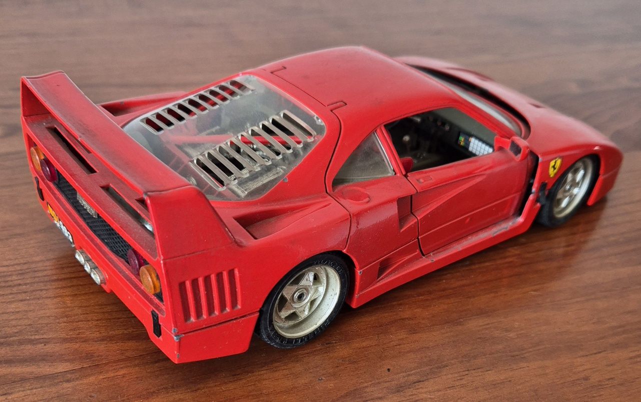 Ferrari F40 1/18 Burago