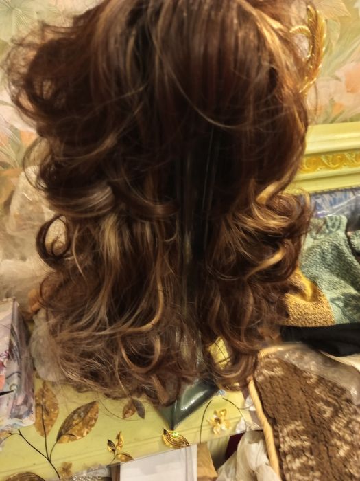 Парики ,шиньены эффектно- ,быстро и удобно