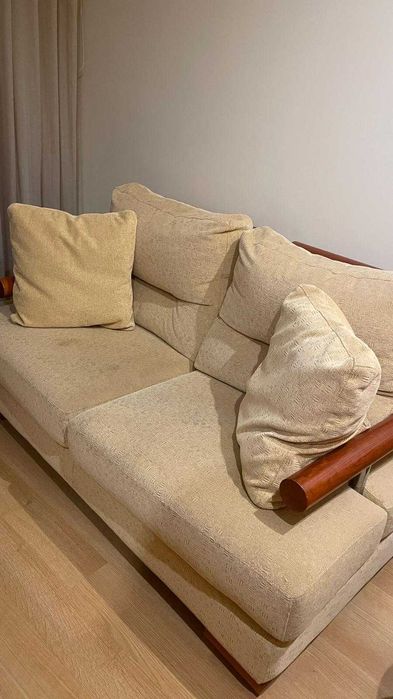 Sofá como novo 
1.60 largura
86 profundidade 
88 cm de altura +\-