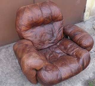 Piękny skórzany fotel klubowy.