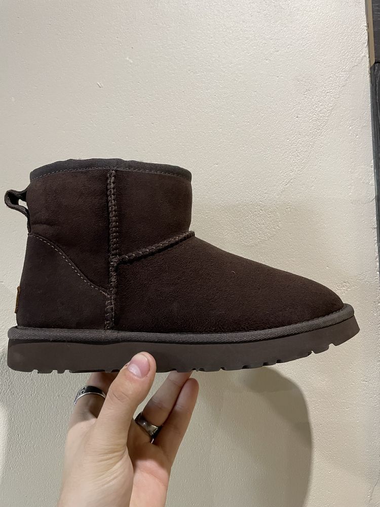 Продам угги UGG AUSTRALIA из натуральной замши, оригинал, шоколадные