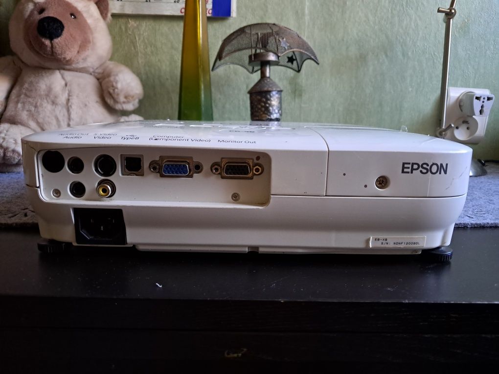Projektor Epson EB-X9 torba pilot kable niski przebieg 493 godz