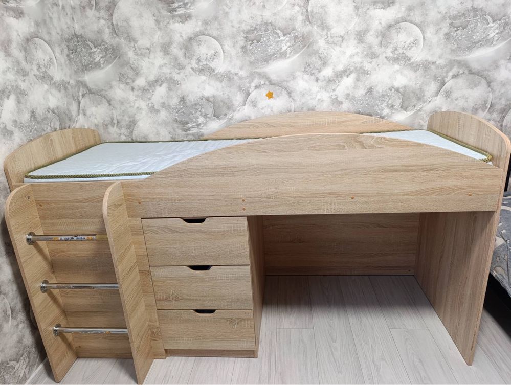 Дитяче ліжко з матрацом