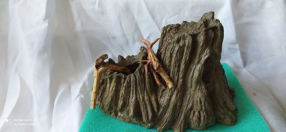 Korzeń,konar do akwarium ze sztucznego kamienia z 2 drewienkami