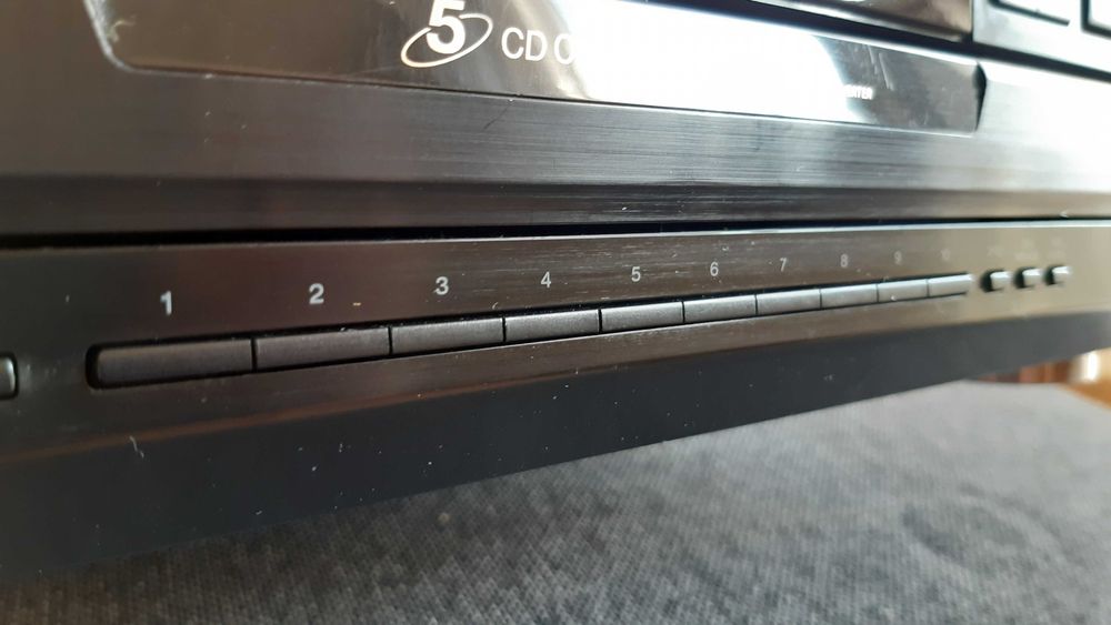 Odtwarzacz płyt CD Sony CDP-CE305