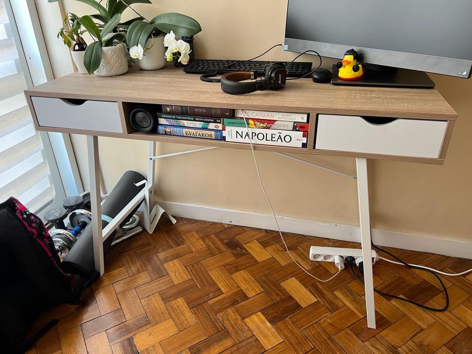 Secretária moderna com gavetas – ótimo estado