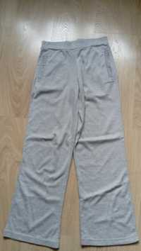 Spodnie dresowe La Gear rozm 140 cm (9-10 lat)
