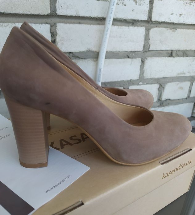 Туфлі жіночі беж.39р.(на 38),нубук