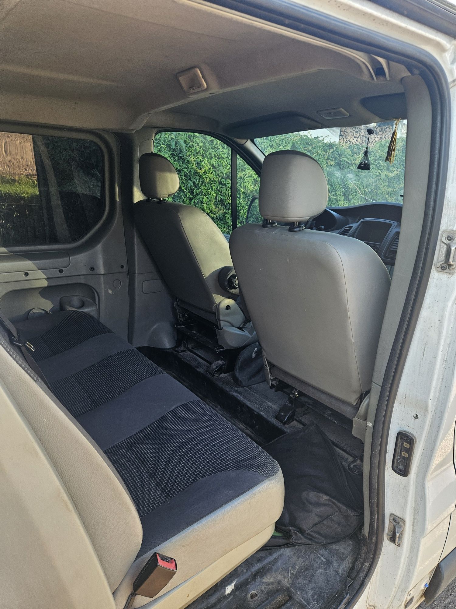 Opel Vivaro 2012 r długi 5 osób doka