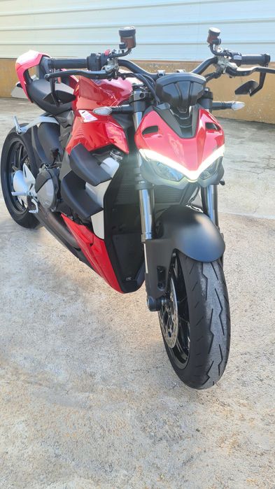 Ducati Streetfighter V2