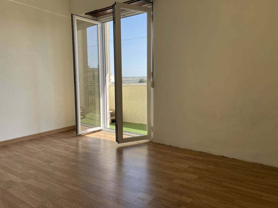 Vendo apartamento T1 no Centro de Camarate Reservado