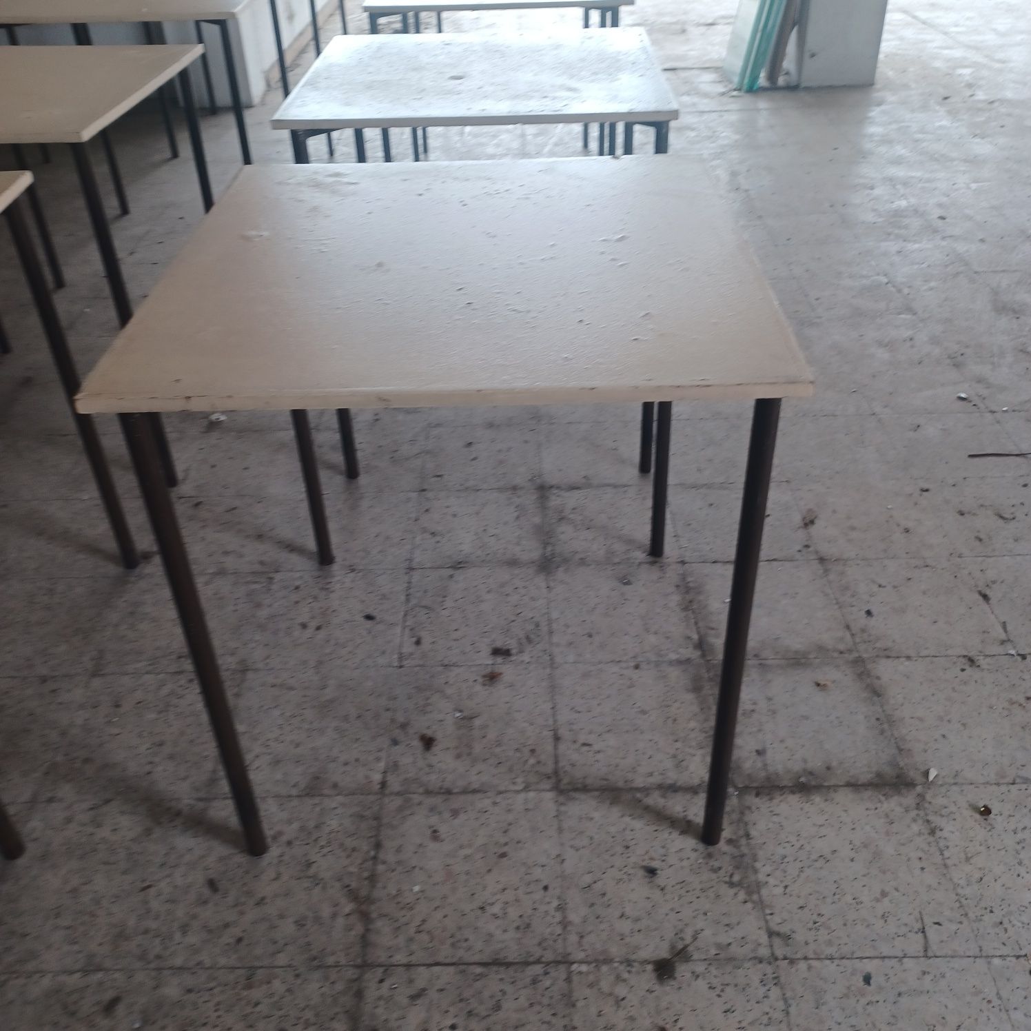 Mesas  Usadas  para  Restauração