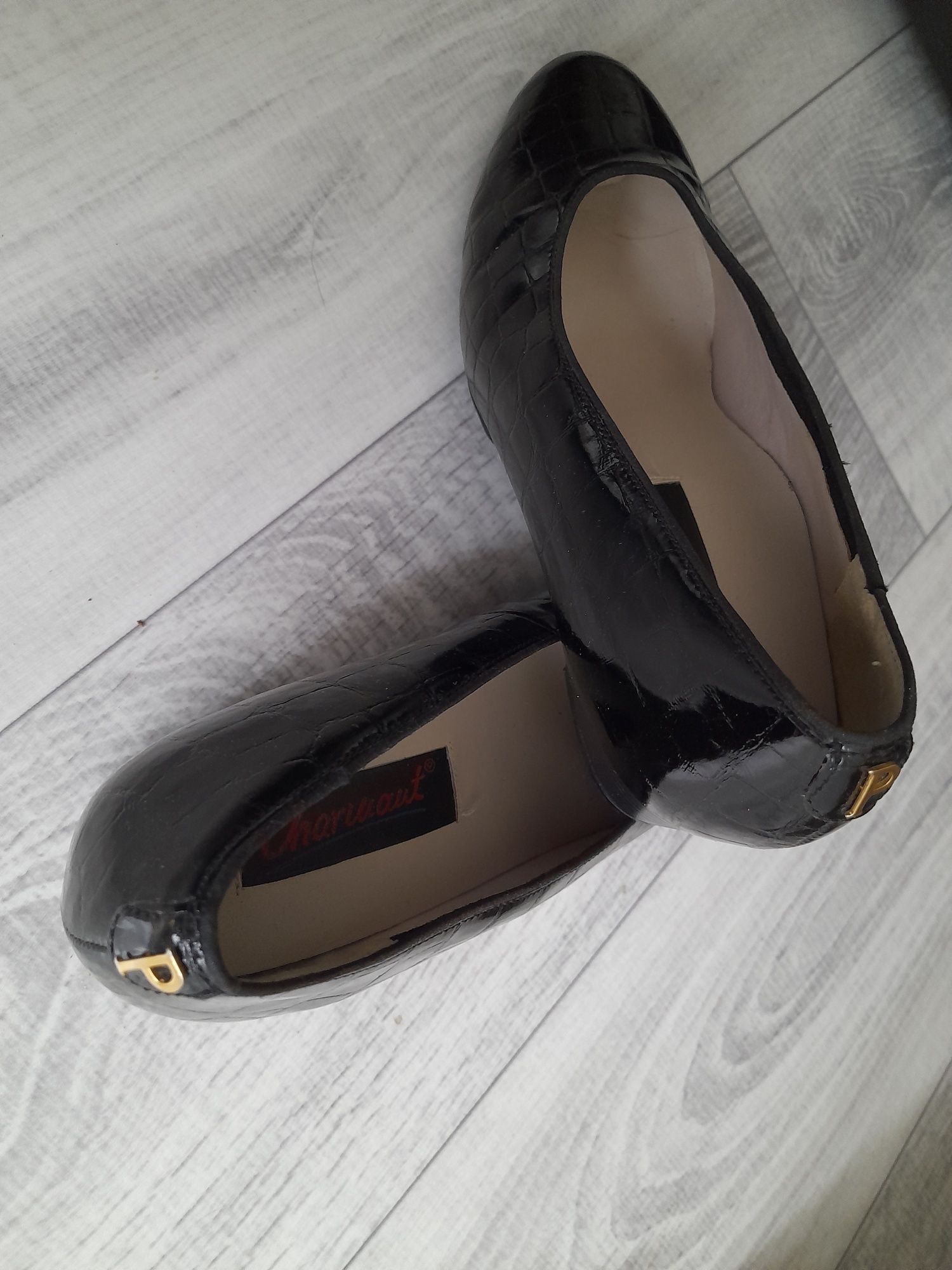 Damskie pantofle. Buty damskie rozmiar 37