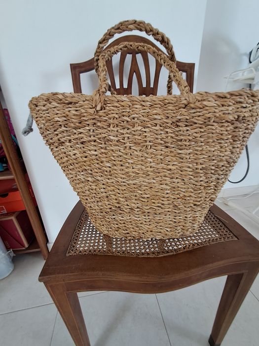 Cesta de praia em palhinha