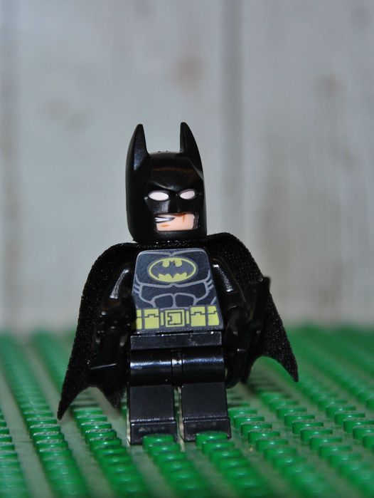 F1721. Nowa Figurka LEGO Super Heroes - sh0513 Batman - Juniors Cape