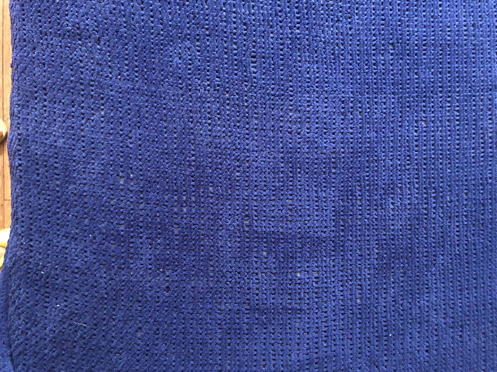 Одеяло ручной вязки из велюровой пряжи