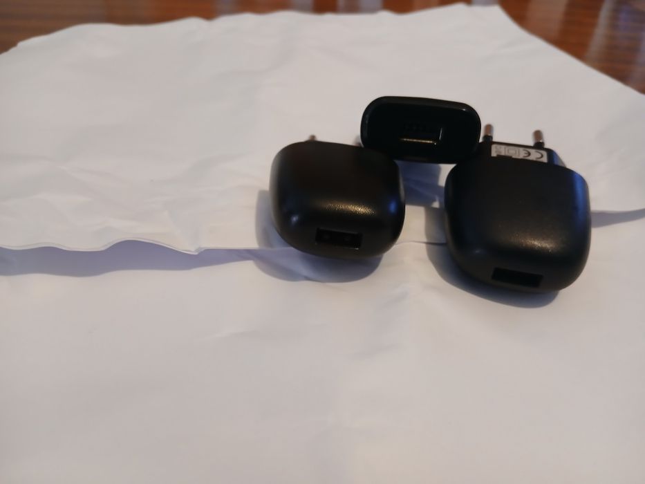 Três tomadas para USB