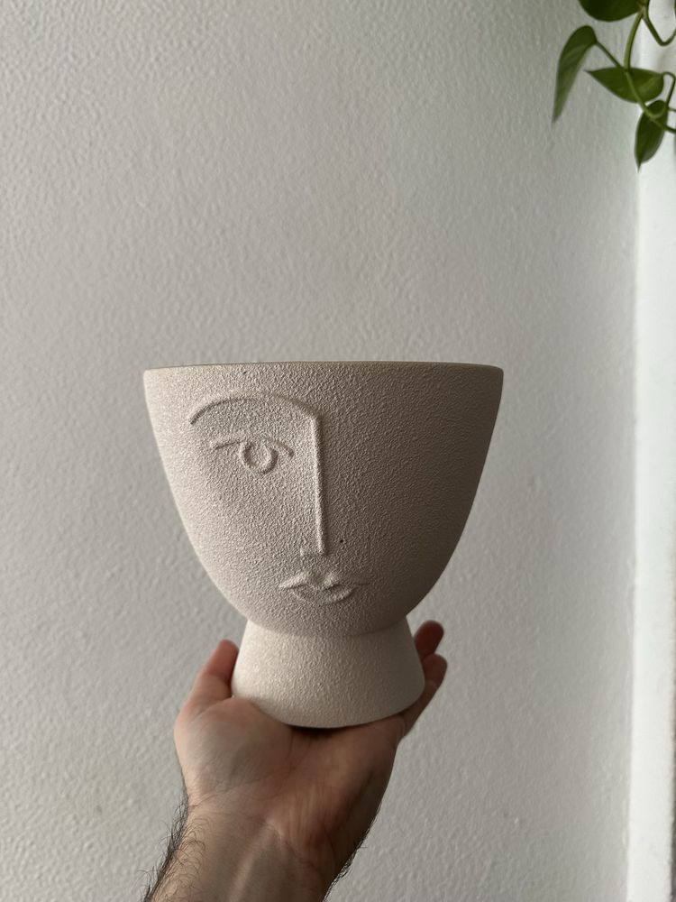 Vaso de cerâmica bege
