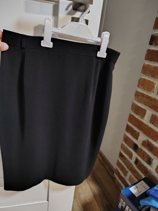 Czarna spódniczka