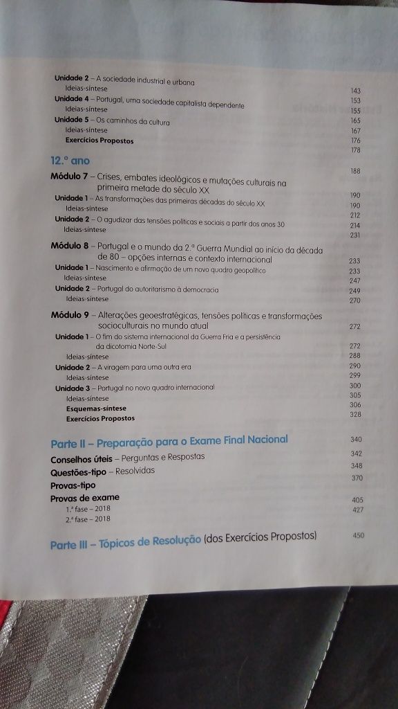 Livro de exame História A do 12°ano da Porto Editora de 2019