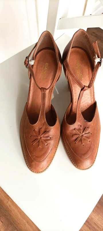 Buty na obcasie ze skóry