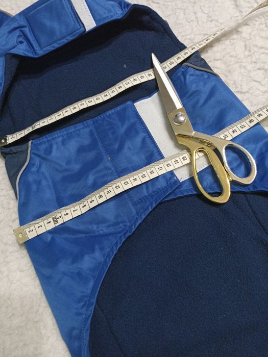 Новая жилетка на среднюю породу собачки, утеплённый , водонепроницаемы