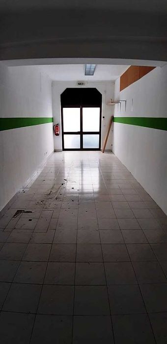 Loja  85m2 em Coselhas apta para serviços ou comércio