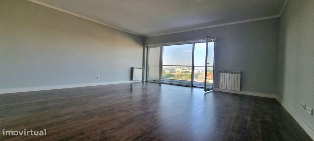 Apartamento T3 varandas e parqueamento - Capuchos, Almada