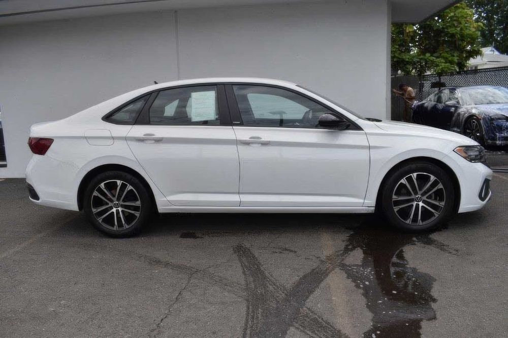Volkswagen Jetta Sport      2023