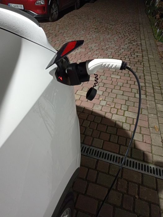 Електрик, встановлення зарядки для ел.автомобіля.