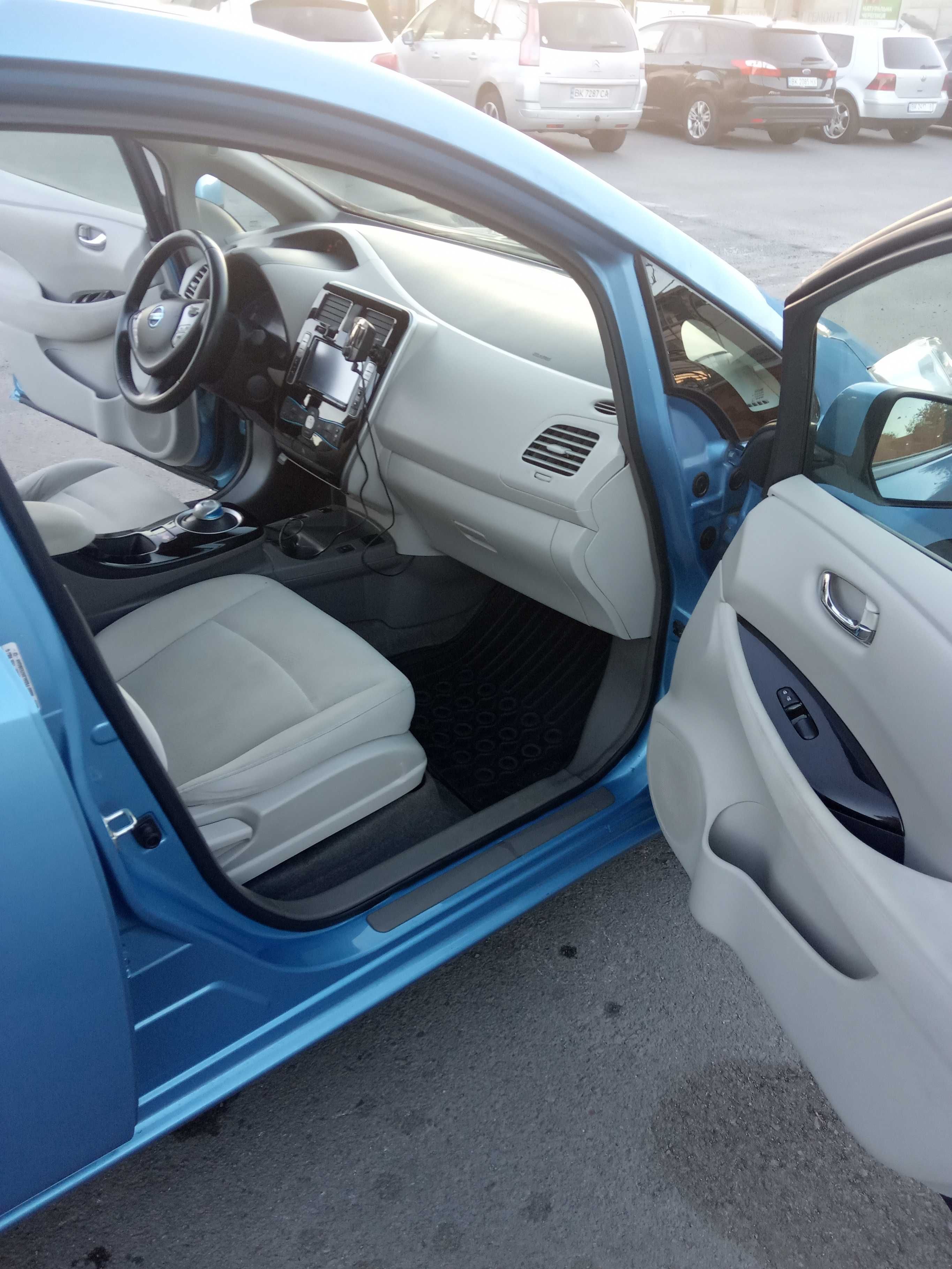 Nissan leaf 2013 рік 11 з 12 свіжий можливо батарею окремо 83 % Soh