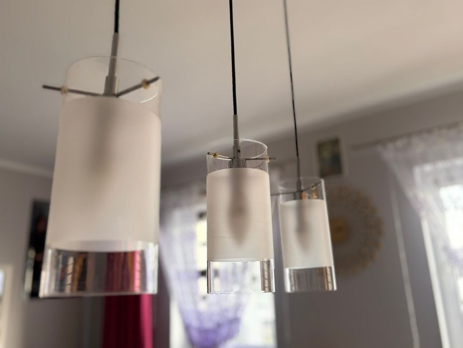 Zestaw nowoczesnych lamp  1 potrójna + 3 pojedyncze Idealne do salonu