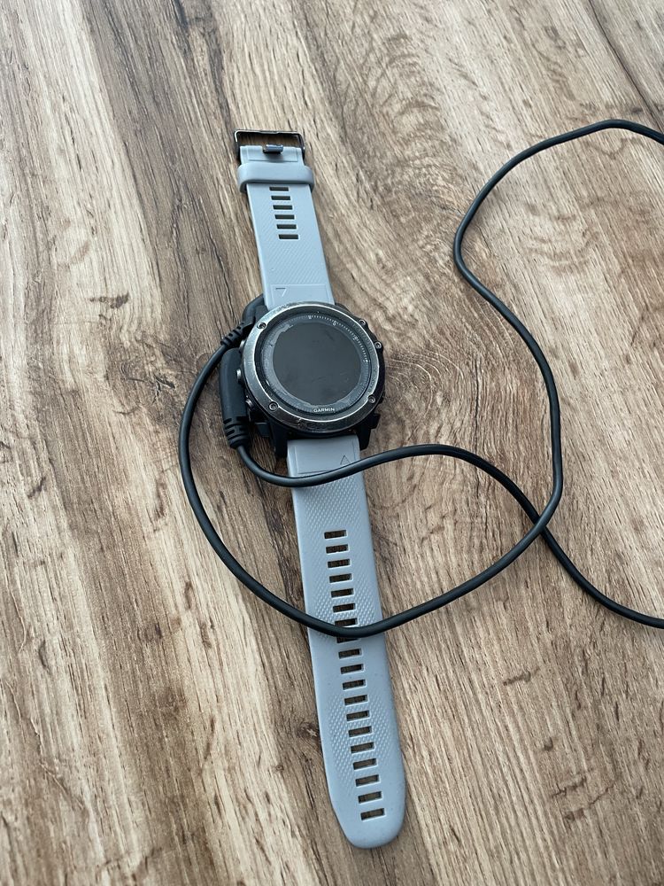 Garmin Fenix 3HR uszkodzony