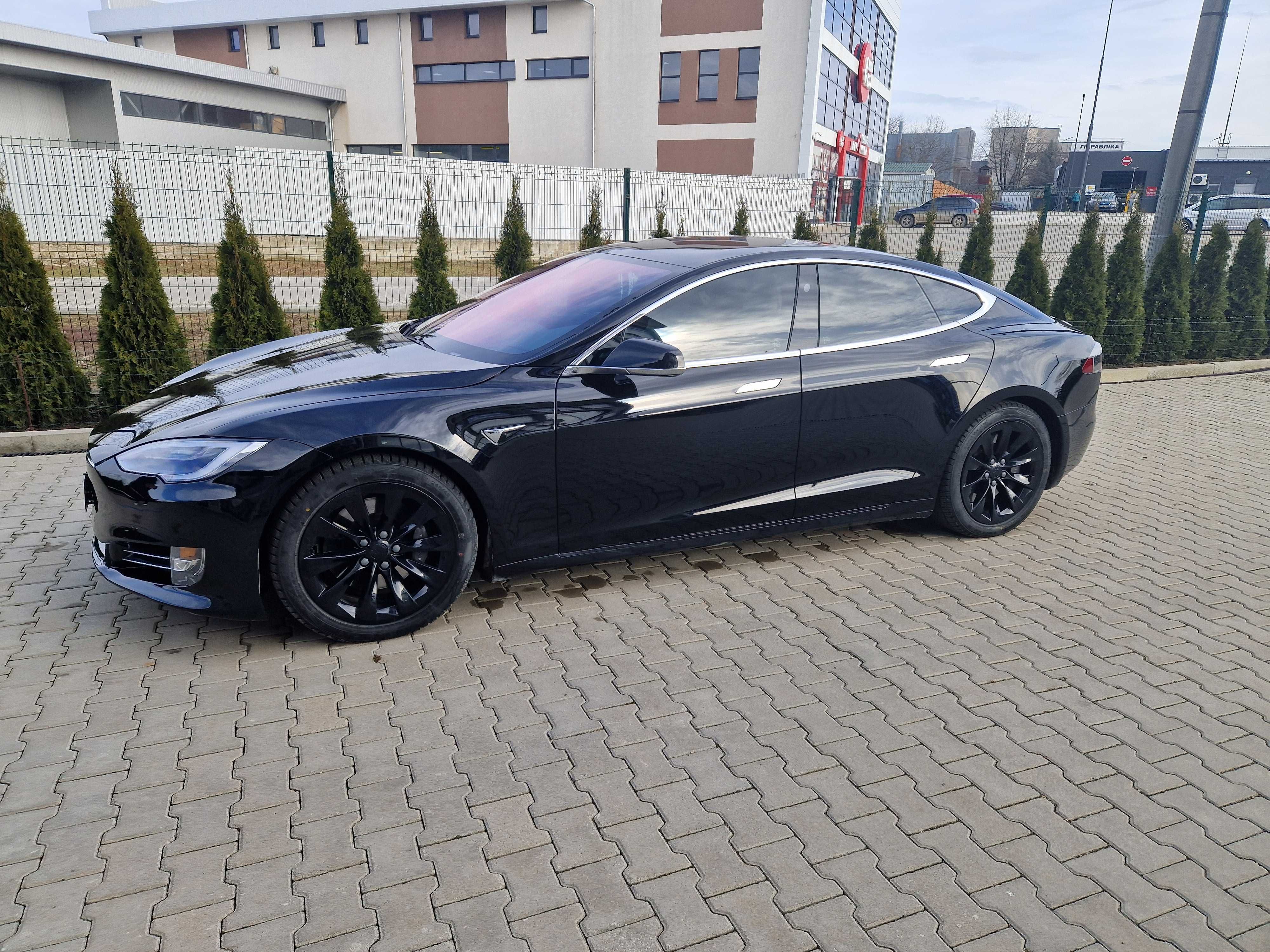 Тесла Model S 2019 год