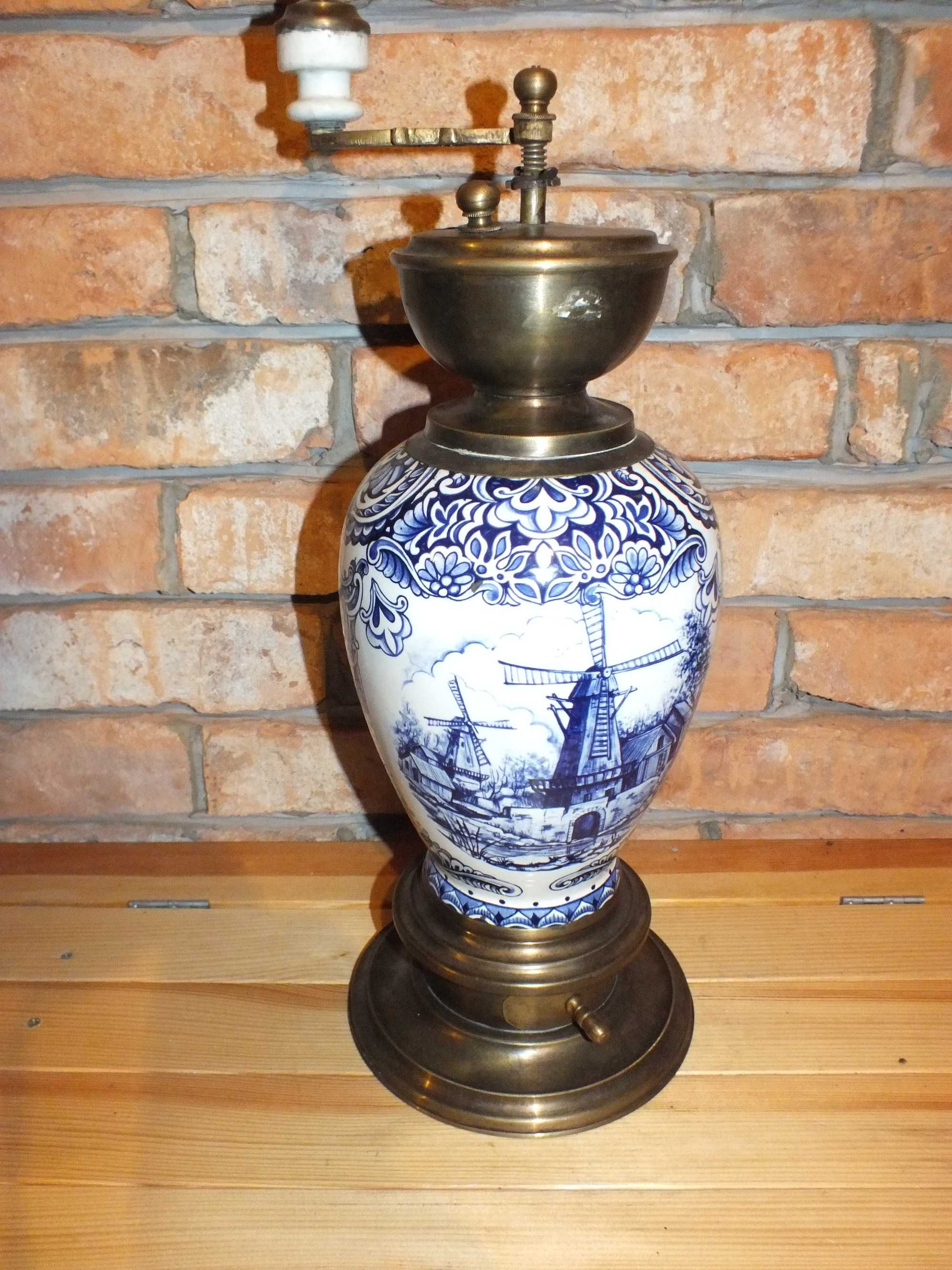 Ręczny potężny młynek do kawy Porcelana delft i mosiądz B41/041101