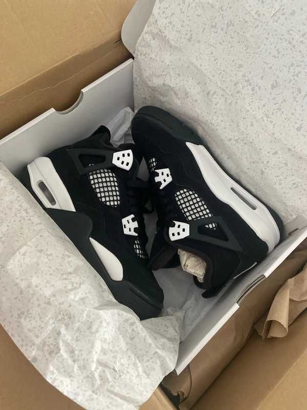 Jordan4RetroBiałyGrzmot r.38
