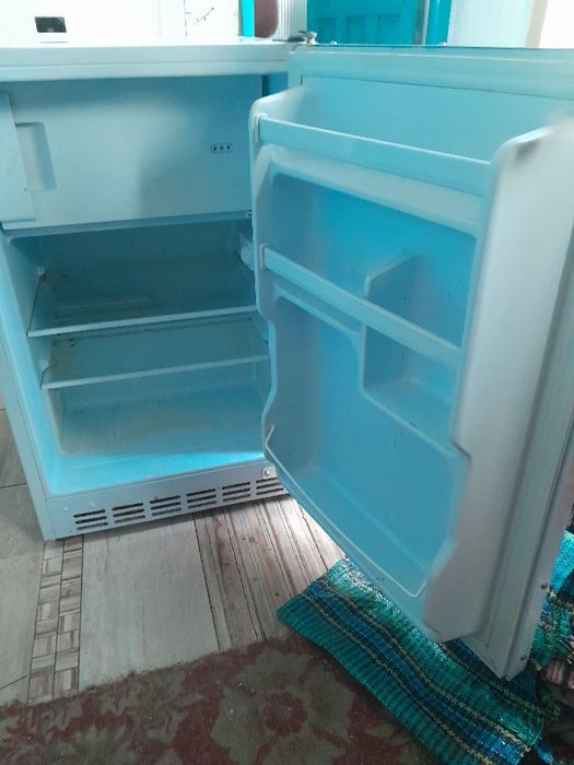 Продам холодильник для студентів,кафе,на дачу,85х60х50см.