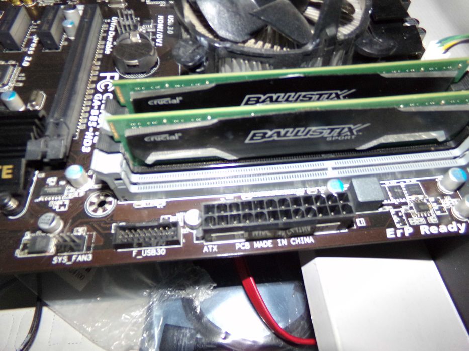 Płyta Gigabyte GA-B85-HD3 z procesorem i3 i 8 GB pamięci ram