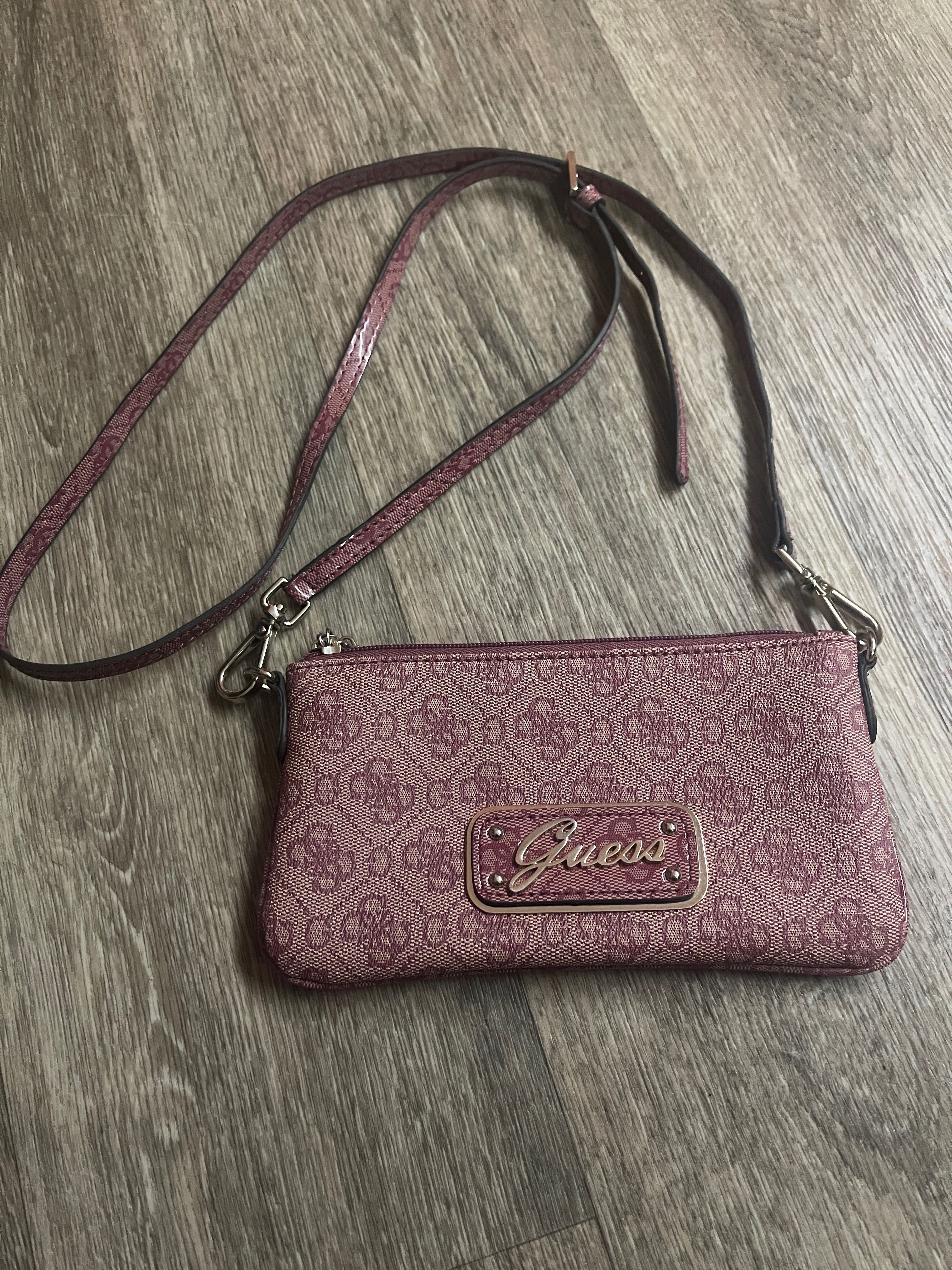 Сумка клатч Guess рожева