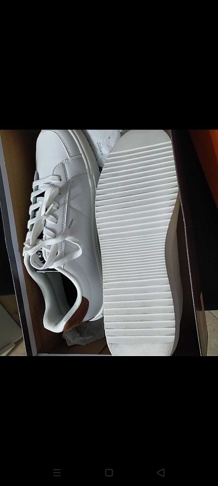 Nowe solidne buty sportowe męskie