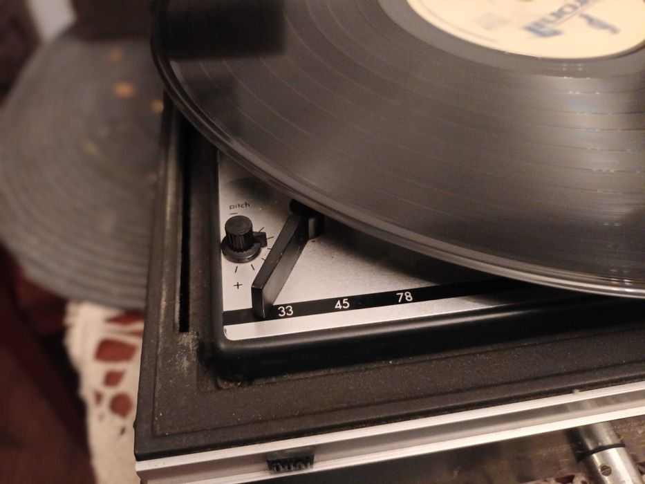 Dual P 60 -1214 Gramofon automat z wzmacniaczem