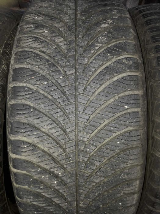 Opony wielosezonowe Goodyear R16