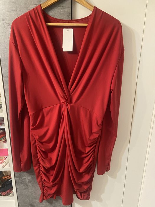 Marszczona czerwona sukienka