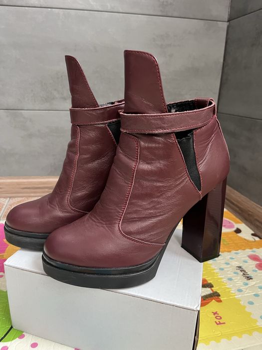 Ботильйони жіночі з натуральної шкіри