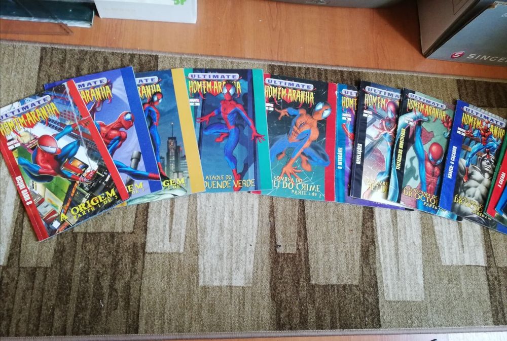 Livros BD Ultimate Homem Aranha e Sensasional Homem Aranha banda desen